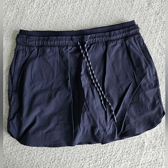 Athleta Trekkie Crest Skort in Navy Size 14 - Picture 2 of 12